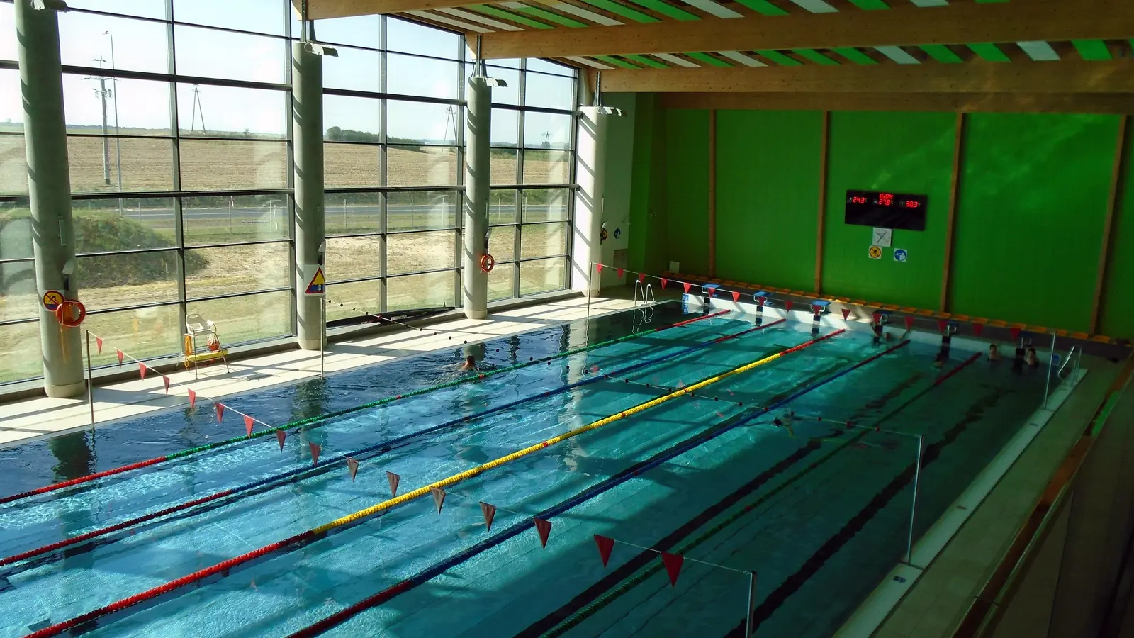 Kryty basen sportowy w Tarnowskich Termach