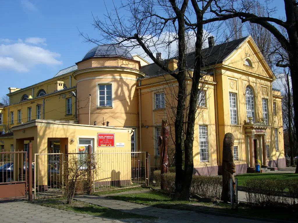 Zabytkowy budynek Łaźni Miejskiej w Zgierzu z 1926 roku