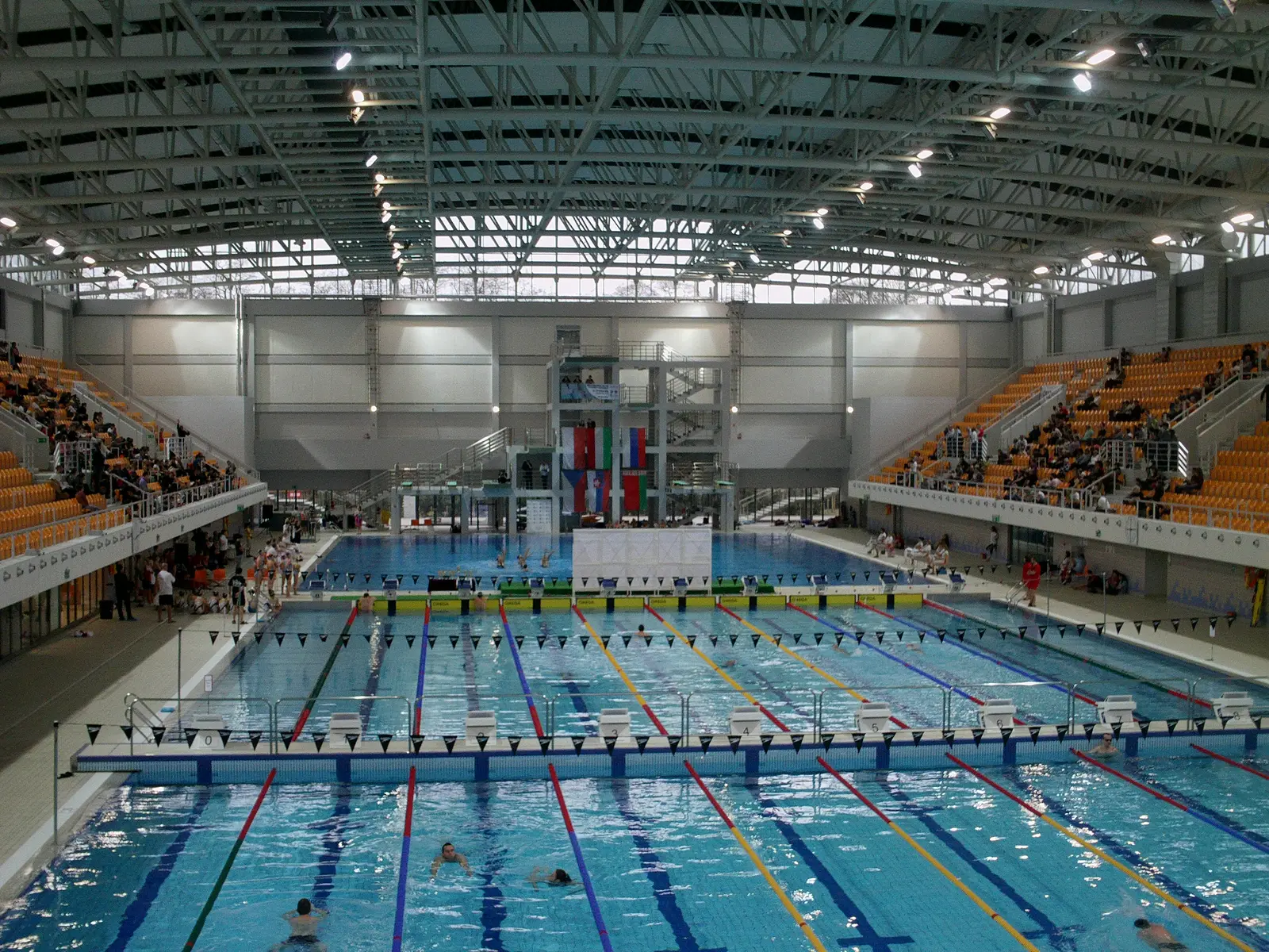 Hala basenu sportowego z trybunami w Termach Maltańskich w Poznaniu