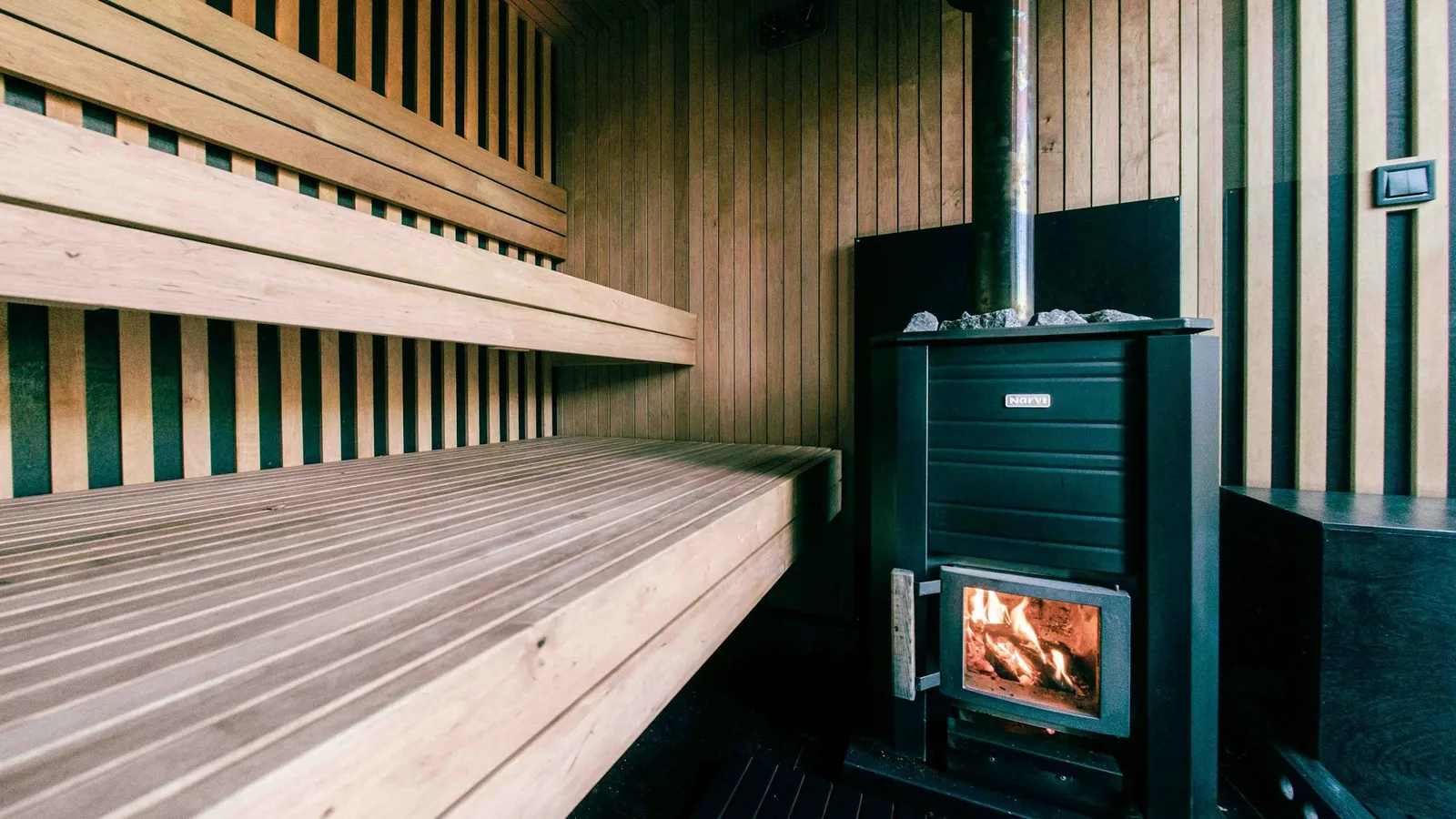 Sauna z zielonym piecem na drewno